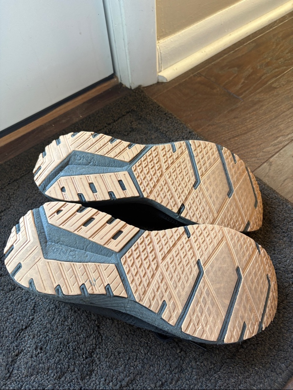 Brooks MENS REVEL 7 RUNNING SHOE
Sz 12 - Picture 2 of 6